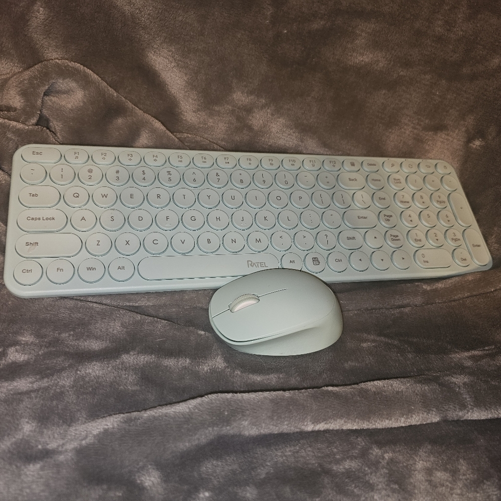 Ratel Wireless Keyboard and Mouse Set in Light Teal